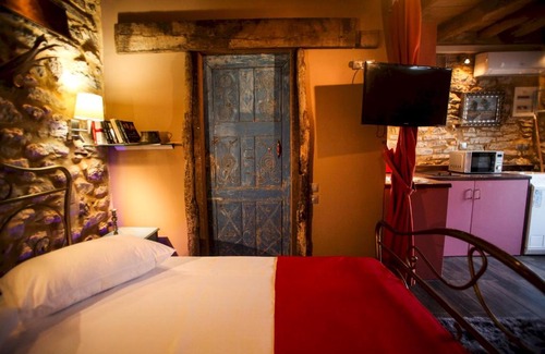 Dimitra Arkadias Appartement | Antique Luxury Groundfloor Suite
