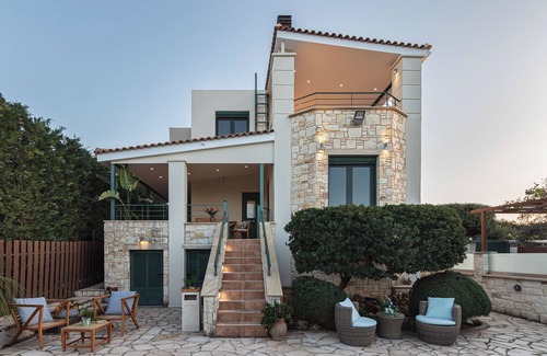 Mourniai Villa | Antonia Blue Villa avec emplacement privilégié