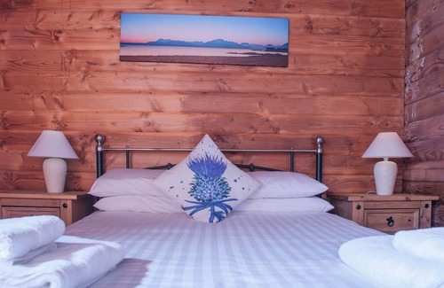 Armadale Chalet De Ski | Antrim Lodge - a cabin that sleeps 5 guests in 3 bedrooms