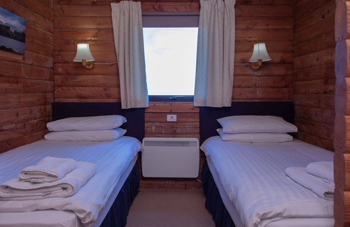 Armadale Chalet De Ski | Antrim Lodge - a cabin that sleeps 5 guests in 3 bedrooms