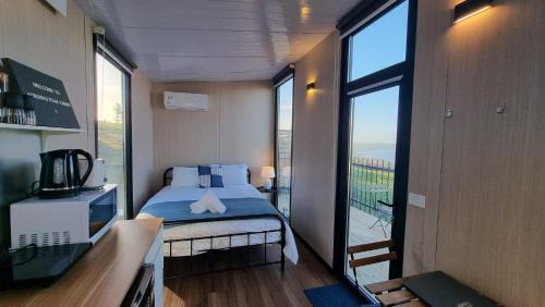 Kawaha Point Maison | Aorangi Peak Cabins 1 by Tiny Away