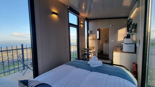Kawaha Point Maison | Aorangi Peak Cabins 1 by Tiny Away