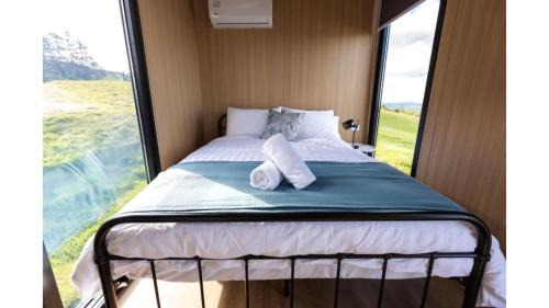 Kawaha Point Maison | Aorangi Peak Cabins 4 by Tiny Away