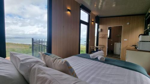 Kawaha Point Maison | Aorangi Peak Cabins 6 by Tiny Away