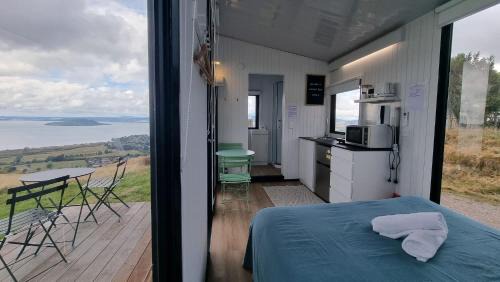 Kawaha Point Maison | Aorangi Peak Cabins 8 by Tiny Away