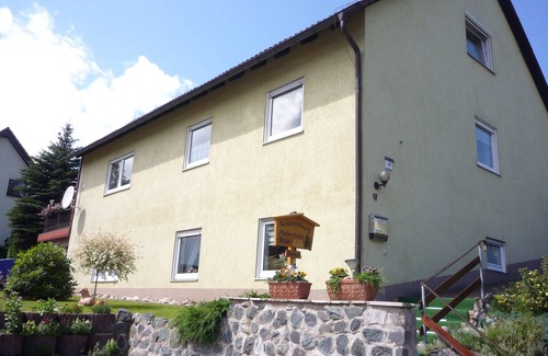 Neuhof Appartement | Appartement. est accessible sans marches. Près de la gare à 500 mètres