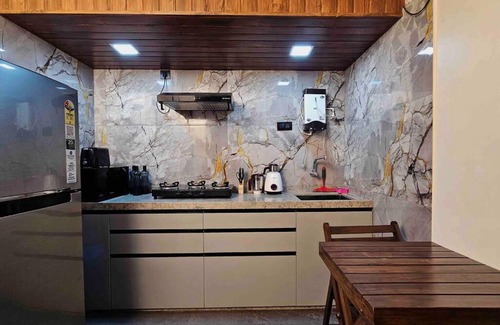 Andheri West Appartement | Ap2. Cozy AC Studio W/ Kitchenette Nr Kokilaben Hosp.