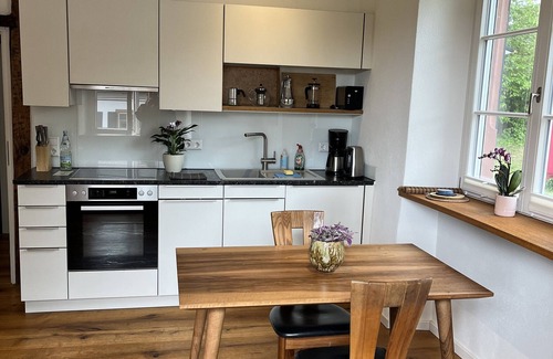 Muellheim Appartement | Apartment 'Fewo Oskar' with Mountain View, Private Terrace and Wi-Fi