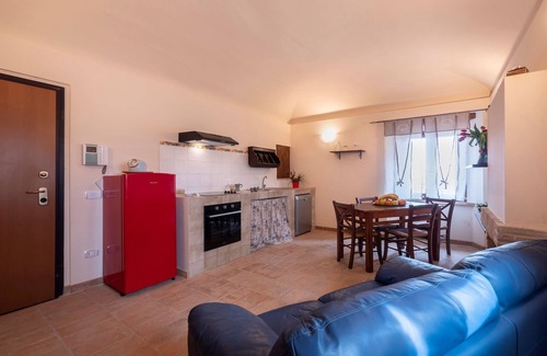 Mombaroccio Appartement | Apartment in Villagrande with Pool & Garden
