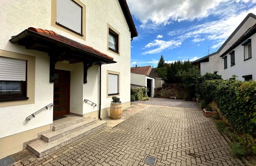 Neustadt-Hambach Maison | Apartment Eichstraße 1a - Central in Hambach with castle view