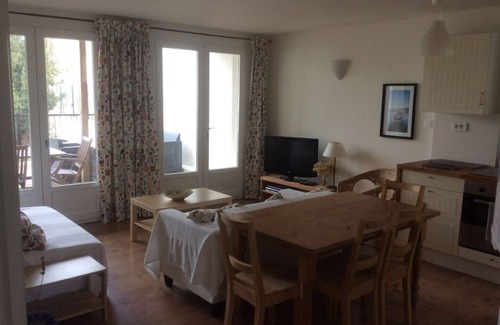 Bouzigues Appartement | Appart1: Vues incroyables sur L’Etang de Thau, Bouzigues. 1étage, 2 chambres 4-6