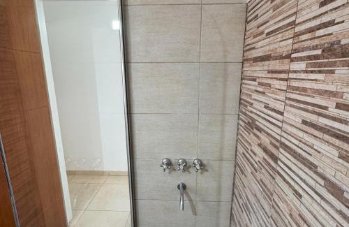 Rio Cuarto Appartement | Apart Azucena, 1 dormitorio céntrico con balcón y cochera
