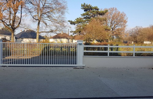 Chateaux de la Loire Appartement | Appartement, parking fermé, terrasse, proche CHRU et bois de promenade, PMR