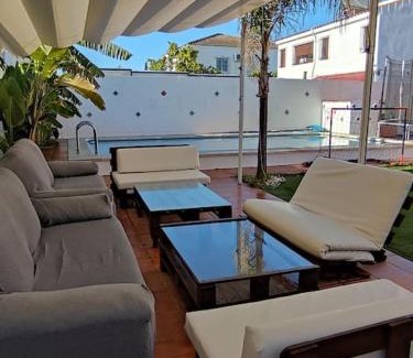 Valencina de la Concepcion Maison | Apartamento privado con piscina y jardin compartidos.
