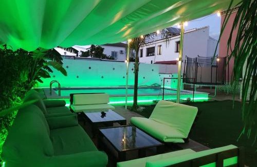 Valencina de la Concepcion Maison | Apartamento privado con piscina y jardin compartidos.