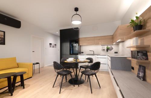 Stare Miasto District Appartement | Apartament Żółta Sofa