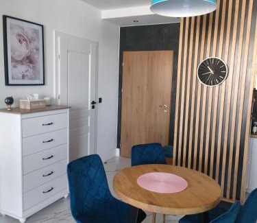 Osiedle Centrum Appartement | Apartament High Five z kominkiem