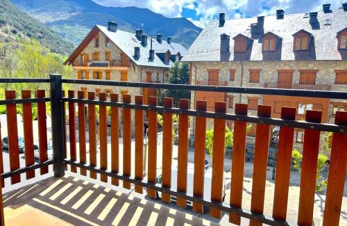 Esterri D'Aneu Appartement | Apartament lluminós de muntanya by RURAL D'ÀNEU