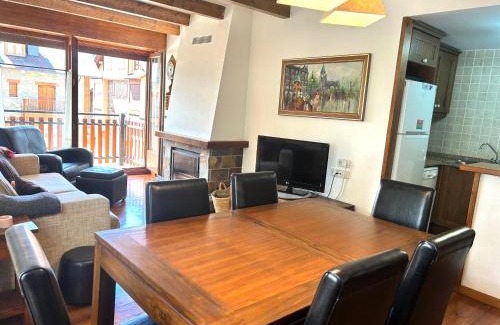 Esterri D'Aneu Appartement | Apartament lluminós de muntanya by RURAL D'ÀNEU