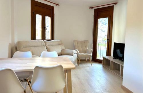 Esterri D'Aneu Appartement | Apartament modern i cèntric Esterri by RURAL D'ÀNEU
