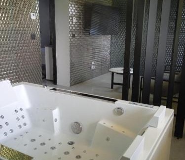 Wrzosowo Appartement | Apartament Monika Dziwnówek Wrzosowo z jacuzzi