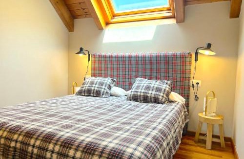 Esterri D'Aneu Appartement | Apartament rústic amb encant i balcó by RURAL D'ÀNEU