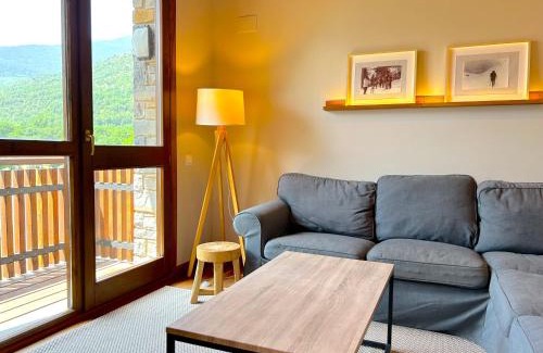 Esterri D'Aneu Appartement | Apartament rústic amb encant i balcó by RURAL D'ÀNEU
