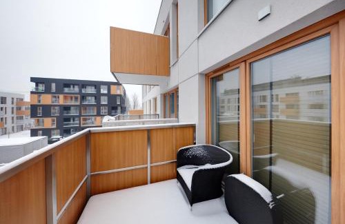 Brynow Appartement | Apartament Seven Heaven, duże łóżko, kominek w salonie, parking w cenie