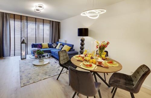 Brynow Appartement | Apartament Seven Heaven, duże łóżko, kominek w salonie, parking w cenie