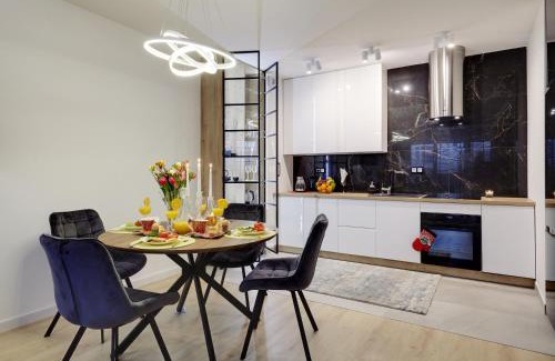 Brynow Appartement | Apartament Seven Heaven, duże łóżko, kominek w salonie, parking w cenie