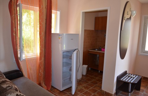 Mamaia-Sat Appartement | Appartement avec 2 chambres à aire ouverte, terrasse privée, petit déjeuner et piscines, près de la mer.