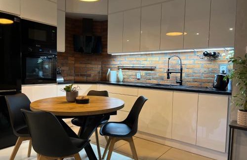 Zielona Gora Appartement | Apartament z ogródkiem, blisko centrum