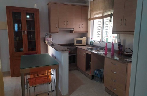 Los Puertos Appartement | Apartamento 2 dormitorios, gran patio. A 60m del mar. Piscina y Parking cerrado