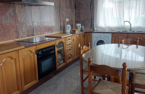 Mos Appartement | Apartamento a 10 Min. del Centro de Vigo, Ideal Para Conocer Galicia