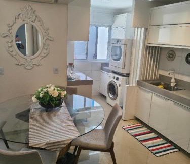 Piratuba Appartement | Apartamento aconchegante com ar, secadora e adega