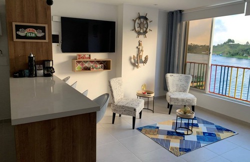 Guatape Maison | Apartamento avenida malecón 5to piso vista al lago