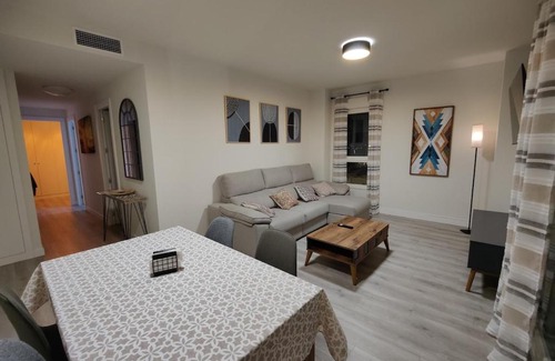 Dos Hermanas Appartement | Apartamento cercano al Metro