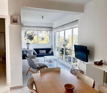 Pals Appartement | Apartamento con piscina y vistas al mar