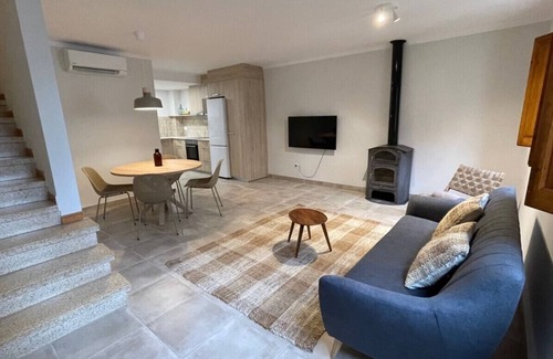 Mieras Appartement | Apartamento Dúplex Reformado en Casa Rural de Pueblo, Ideal Familias