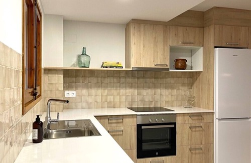 Mieras Appartement | Apartamento Dúplex Reformado en Casa Rural de Pueblo, Ideal Familias