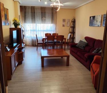 Burgos Appartement | apartamento de tres dormitorios con garaje y todos los servicios cerca
