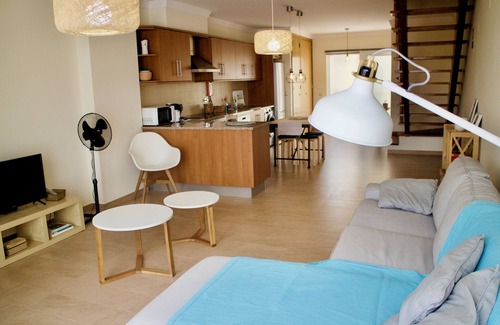Algoz Copropriété | Apartamento Duplex, Amplo e Moderno, com Todas as Comodidades a 10 min da Praia