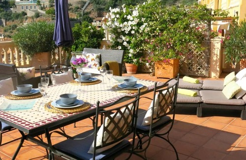 Soller Appartement | Apartamento en el Puerto de Sóller con gran terraza privada y vistas al mar. Piscina comunitaria. Localizado en un zona tranquila y muy soleada. Wifi gratis disponible. Parking.