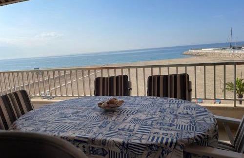 El Roc de Sant Gaieta Appartement | Apartamento en primera línea de mar