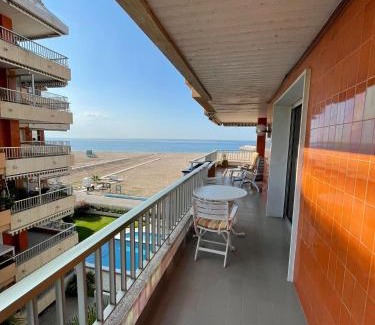 El Roc de Sant Gaieta Appartement | Apartamento en primera línea de mar