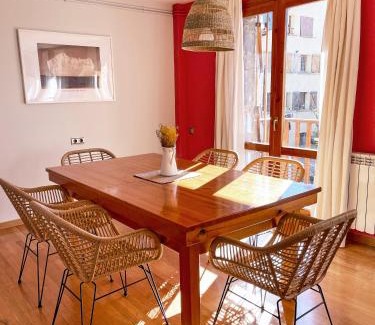 Benasque Appartement | Apartamento familiar en el centro de Benasque con terraza