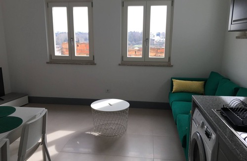 Viseu Appartement | Apartamento na praça Dom Duarte, 3º andar com varanda