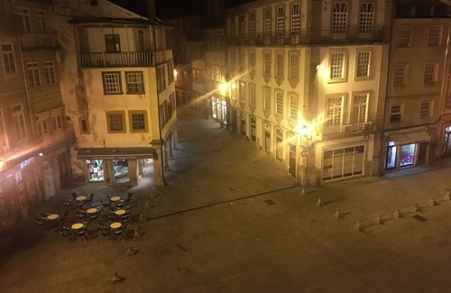 Viseu Appartement | Apartamento na praça Dom Duarte, 3º andar com varanda