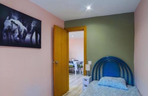 Nou Barris Appartement | Apartamento privado en el centro de Barcelona, ideal para familias y parejas, capacidad hasta 5 personas - ES-180-280