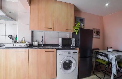 Nou Barris Appartement | Apartamento privado en el centro de Barcelona, ideal para familias y parejas, capacidad hasta 5 personas - ES-180-280